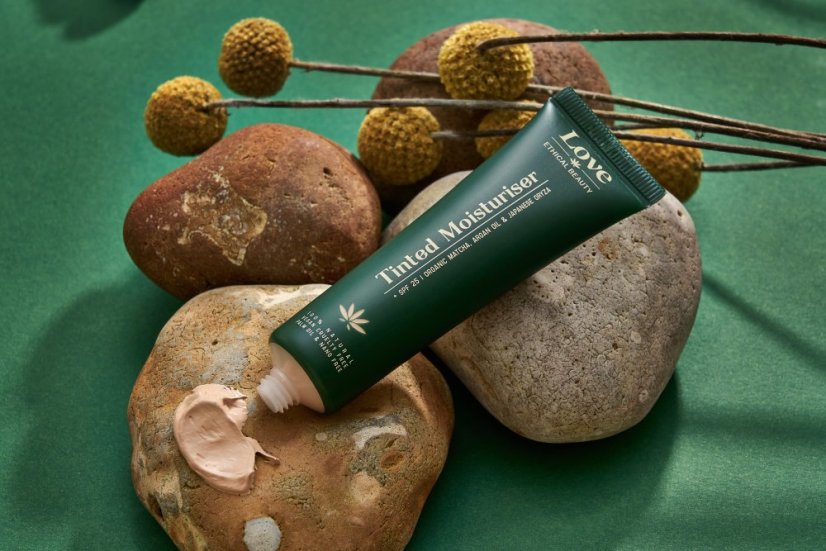 Tónující hydratační krém s SPF 25